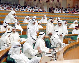  وزير العدل الكويتي يقحم اسم الشيخ الحبيب في معاركه بالبرلمان